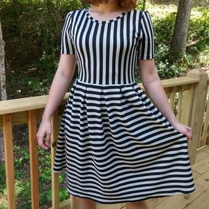 Lularoe Amelia Black and White dress, M